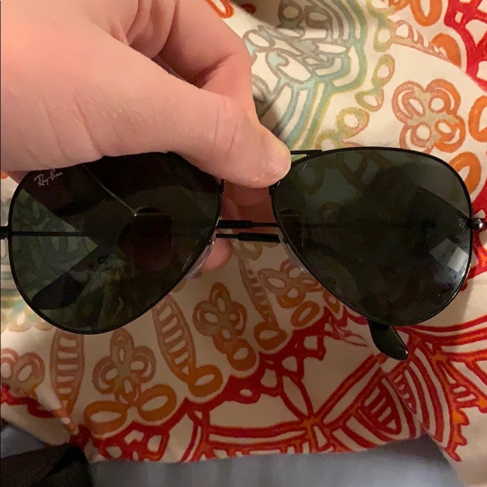 Black Ray-Ban Aviators
